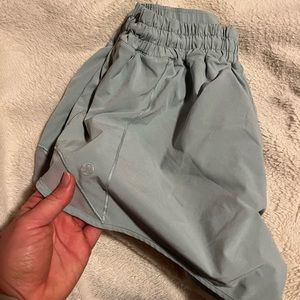 Lululemon hotty hot shorts 4”